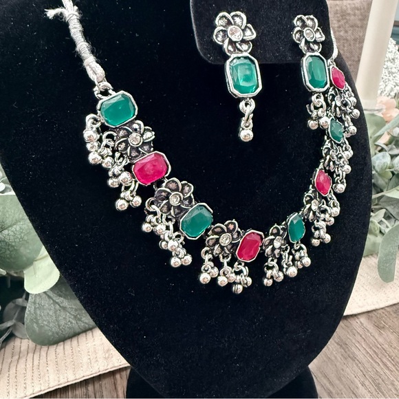 Oxidized Silver Plated Floral Necklace and Earring Set - Picture 2 of 7